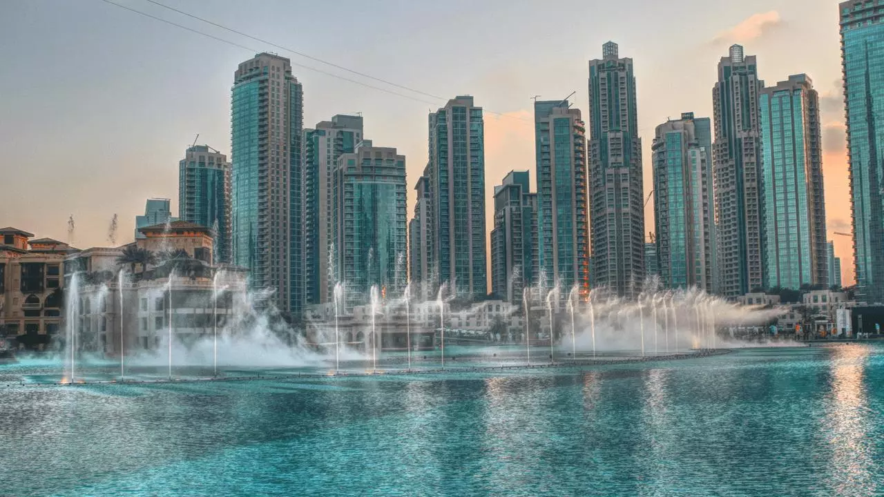 Modern Dubai City Tour with a Sightseeing Cruise - Image 2