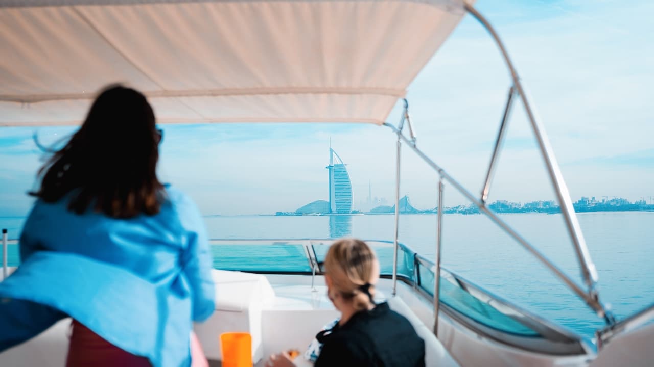 Shared Luxury Yacht Tour with Breakfast or BBQ - Image 8