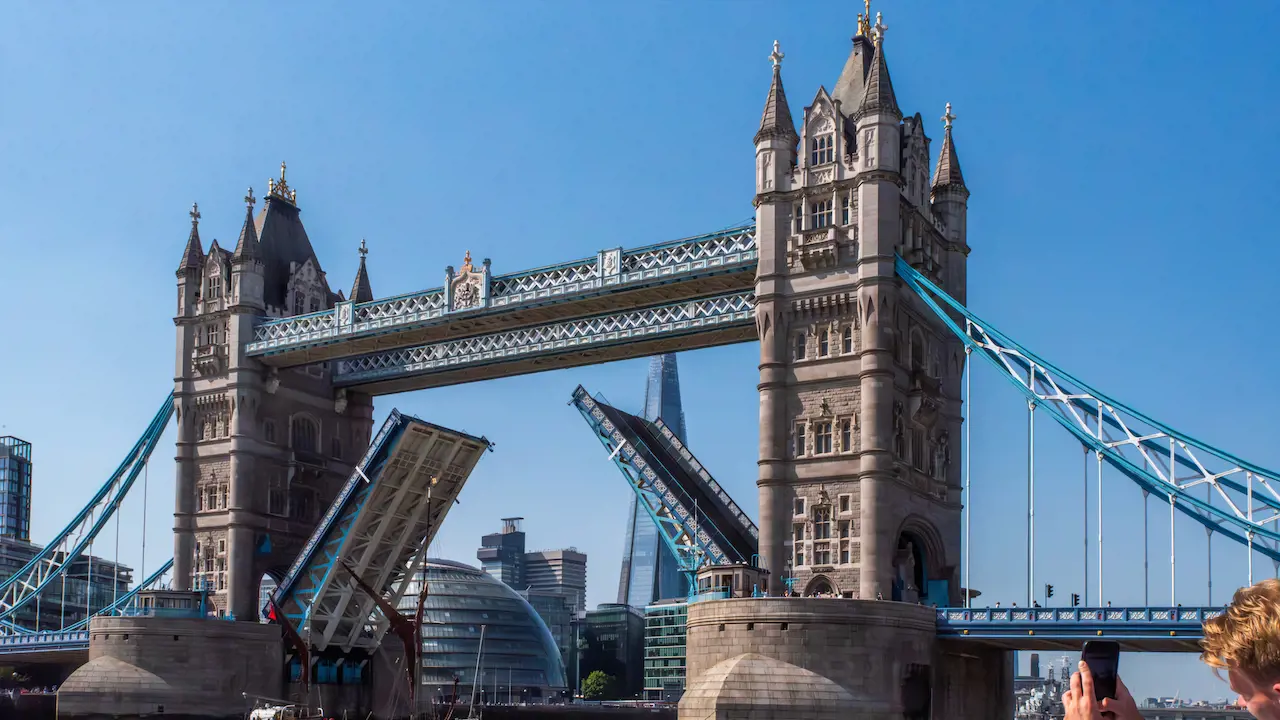 Thames River Sightseeing Cruise - Photo 6